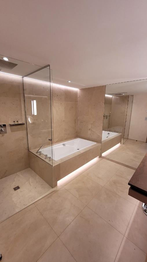 Auberge Saint Walfrid Hotel Restaurant & Spa Sarreguemines Esterno foto