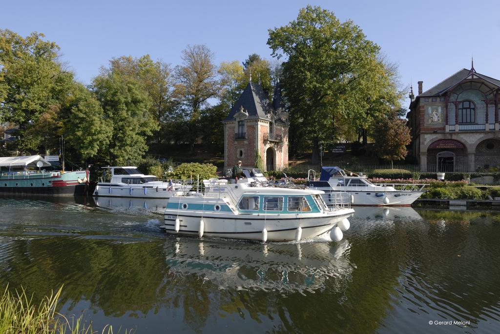 Auberge Saint Walfrid Hotel Restaurant & Spa Sarreguemines Esterno foto